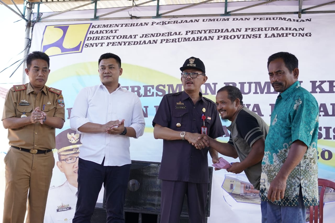 Bupati resmikan Rumah Khusus Nelayan Pekon Kuta Jawa Kecamatan Bangkunat