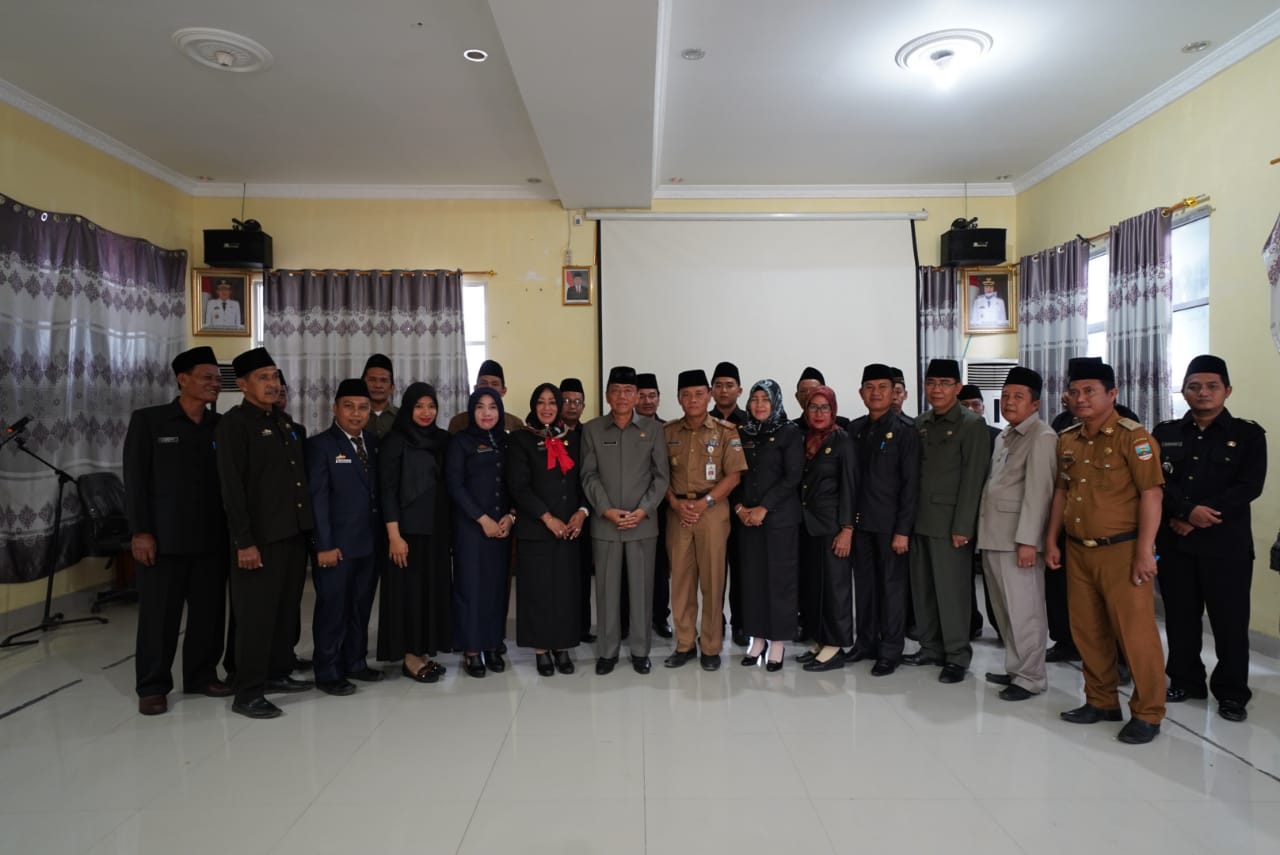 Pemerintah Kabupaten Pesisir Barat Melantik 16 Pejabat Administrator dan 9 Pejabat Pengawas Pemerintah Kabupaten Pesisir Barat Melantik 16 Pejabat Administrator dan 9 Pejabat Pengawas